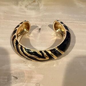 Elegant Black and Gold Bracelet